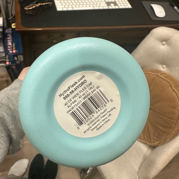 Hydro Flask Light Blue Water Bottle - Picture 2 of 2